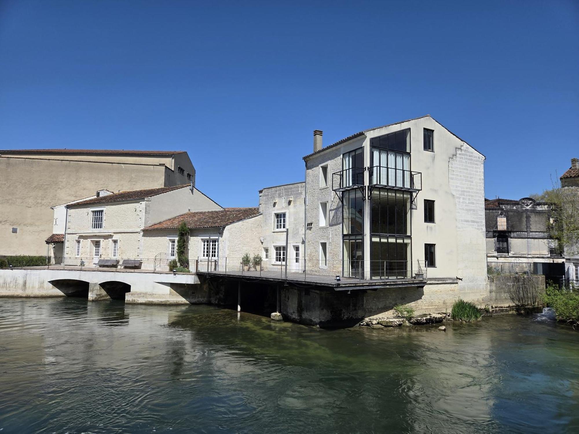 Quai 3 Loft Moderne Et Lumineux Les Pieds Dans L'Eau Apartment Жарнак Екстериор снимка